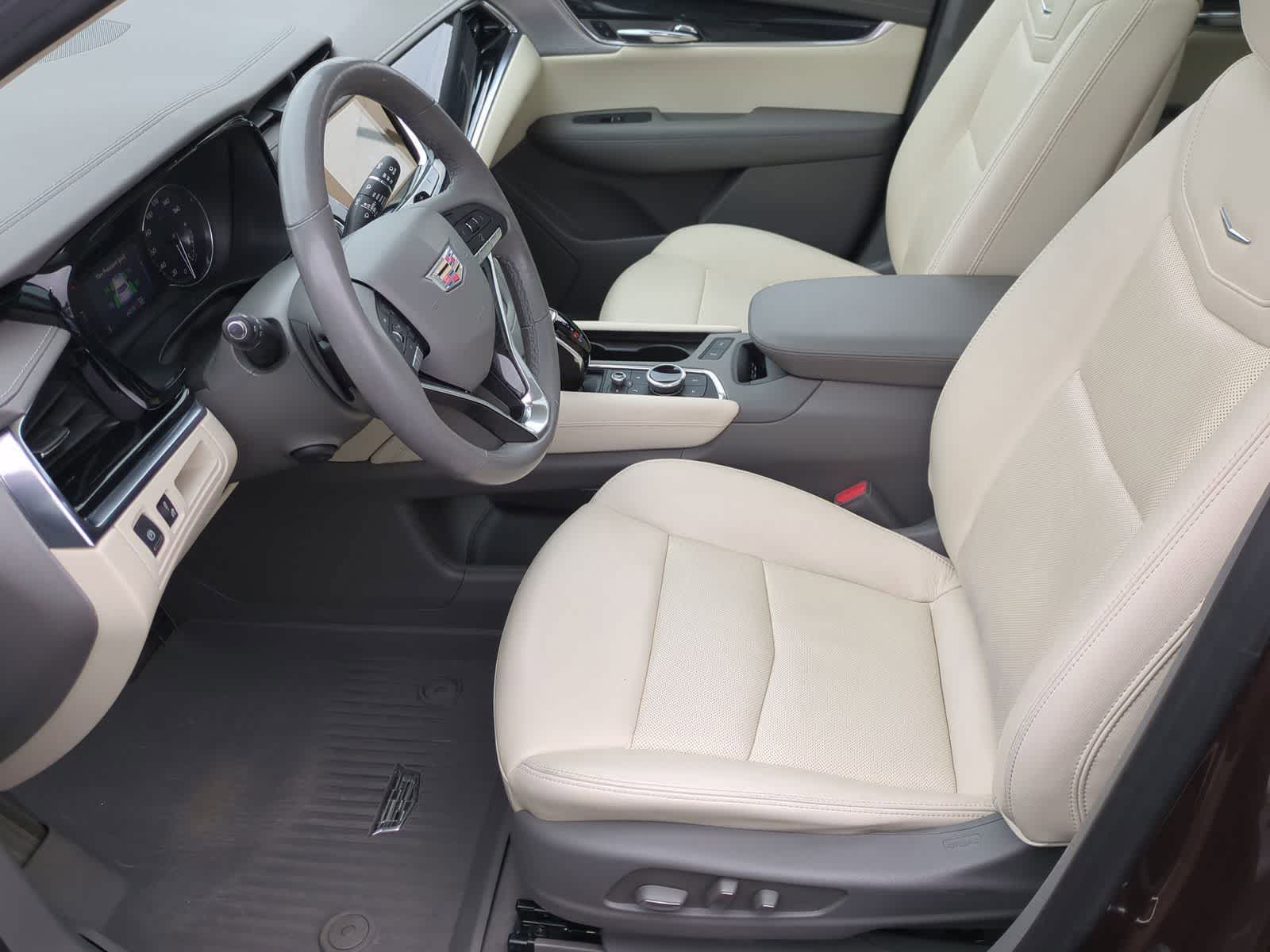 Thumbnail: 2022 Cadillac XT6 - 16