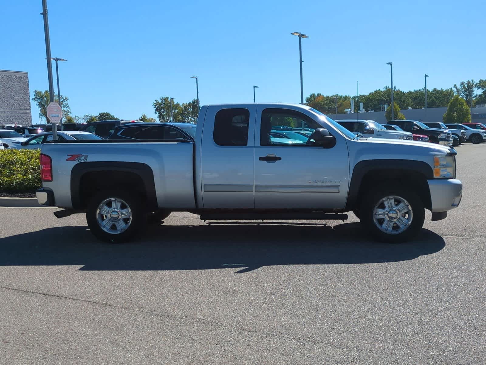 Thumbnail: 2011 Chevrolet Silverado 1500 - 9