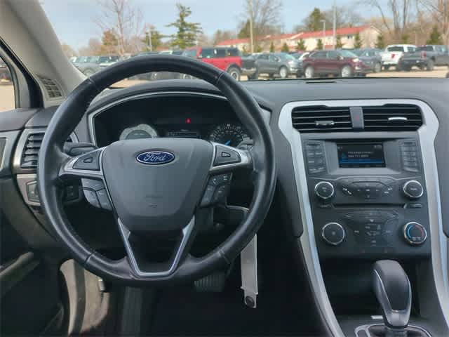 2016 Ford Fusion SE 15