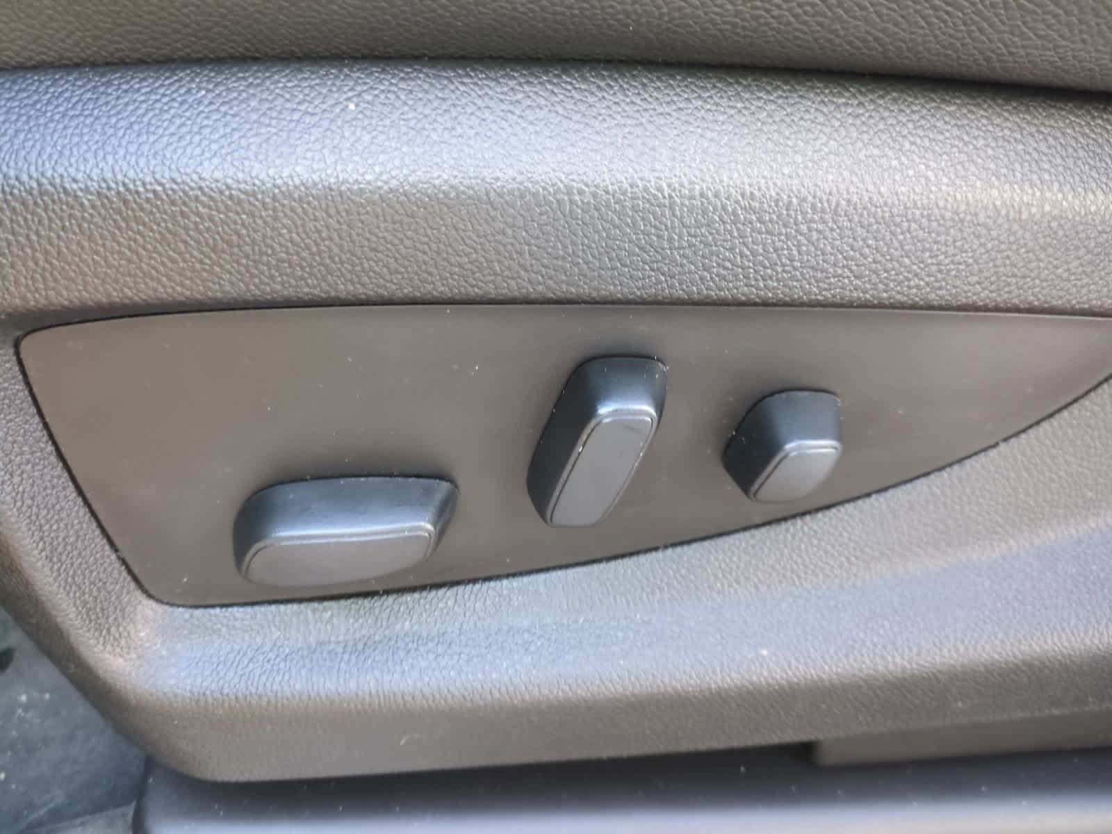 Thumbnail: 2020 GMC Yukon XL - 17