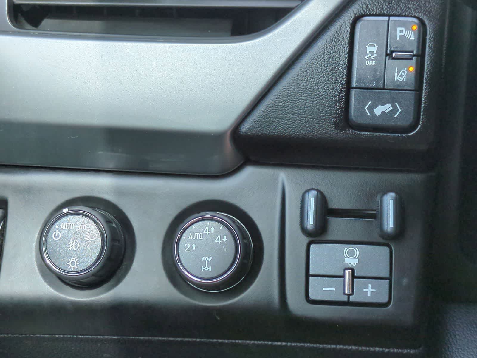 Thumbnail: 2015 Chevrolet Tahoe - 27