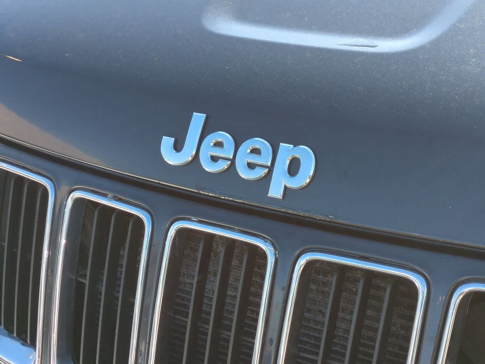 Thumbnail: 2015 Jeep Grand Cherokee - 14