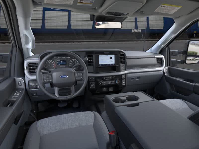2025 Ford Econoline E-350 9