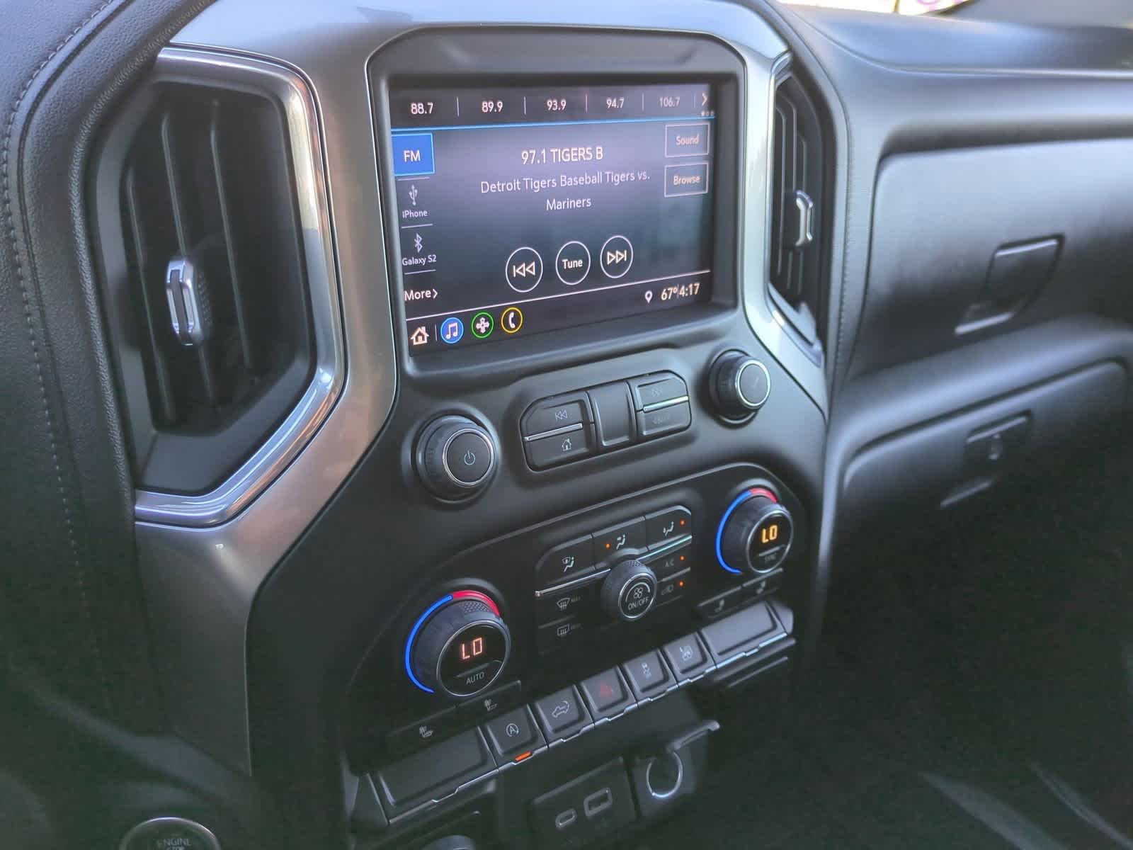 Thumbnail: 2020 Chevrolet Silverado 1500 - 26