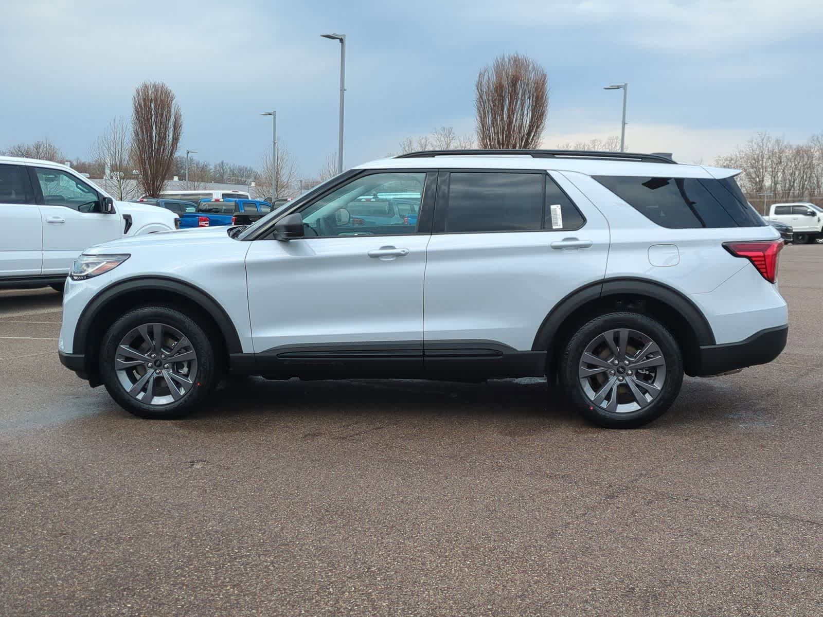 Thumbnail: 2026 Ford Explorer - 5