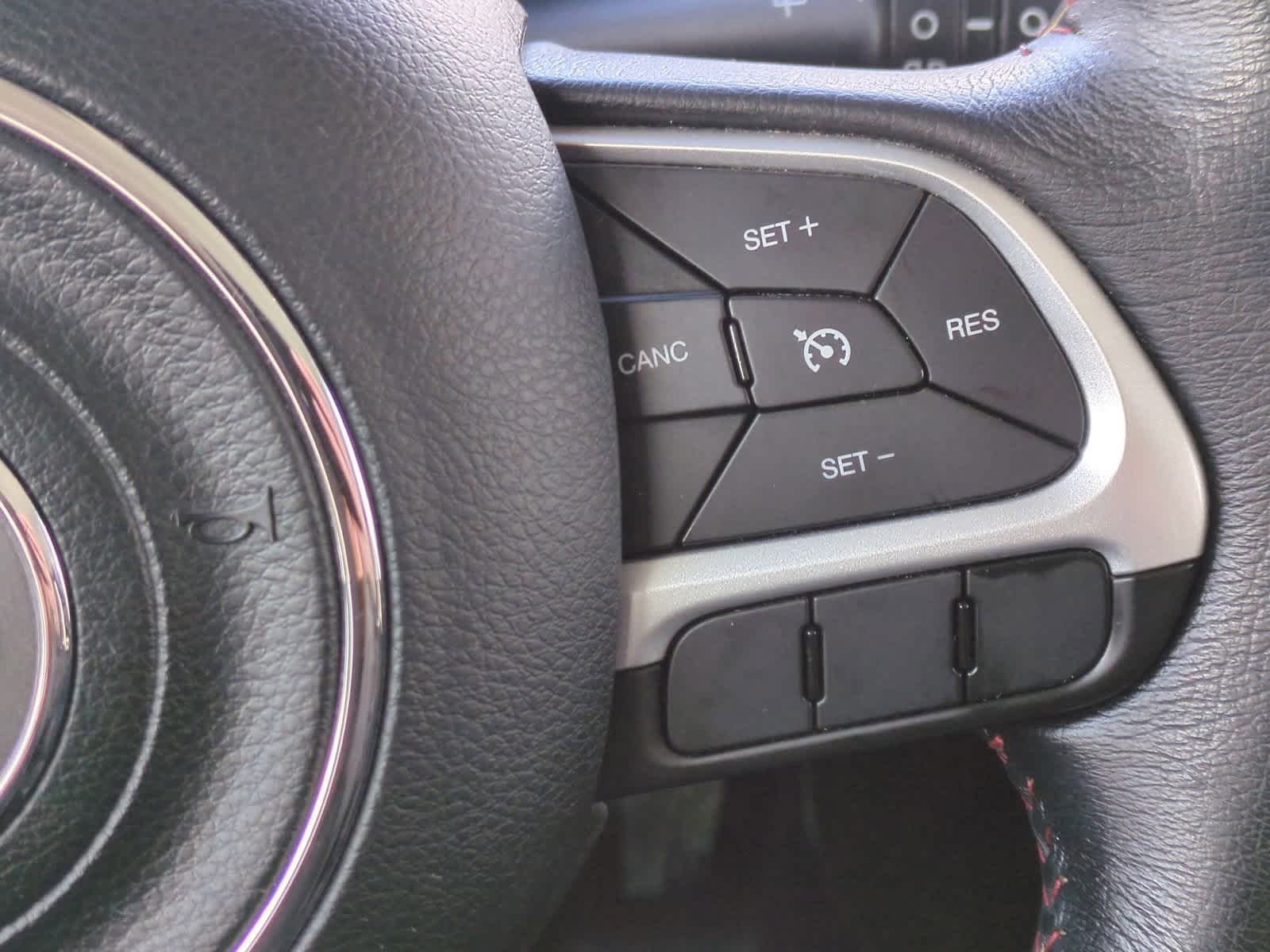 Thumbnail: 2017 Jeep Renegade - 24