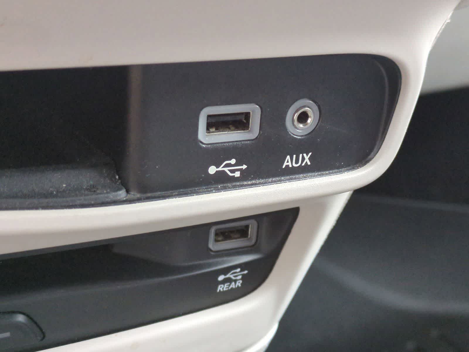 Thumbnail: 2018 Chrysler Pacifica - 27