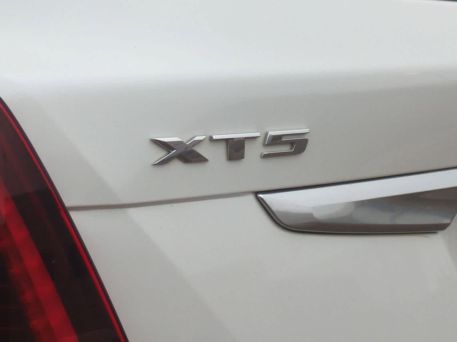 Thumbnail: 2023 Cadillac XT5 - 13