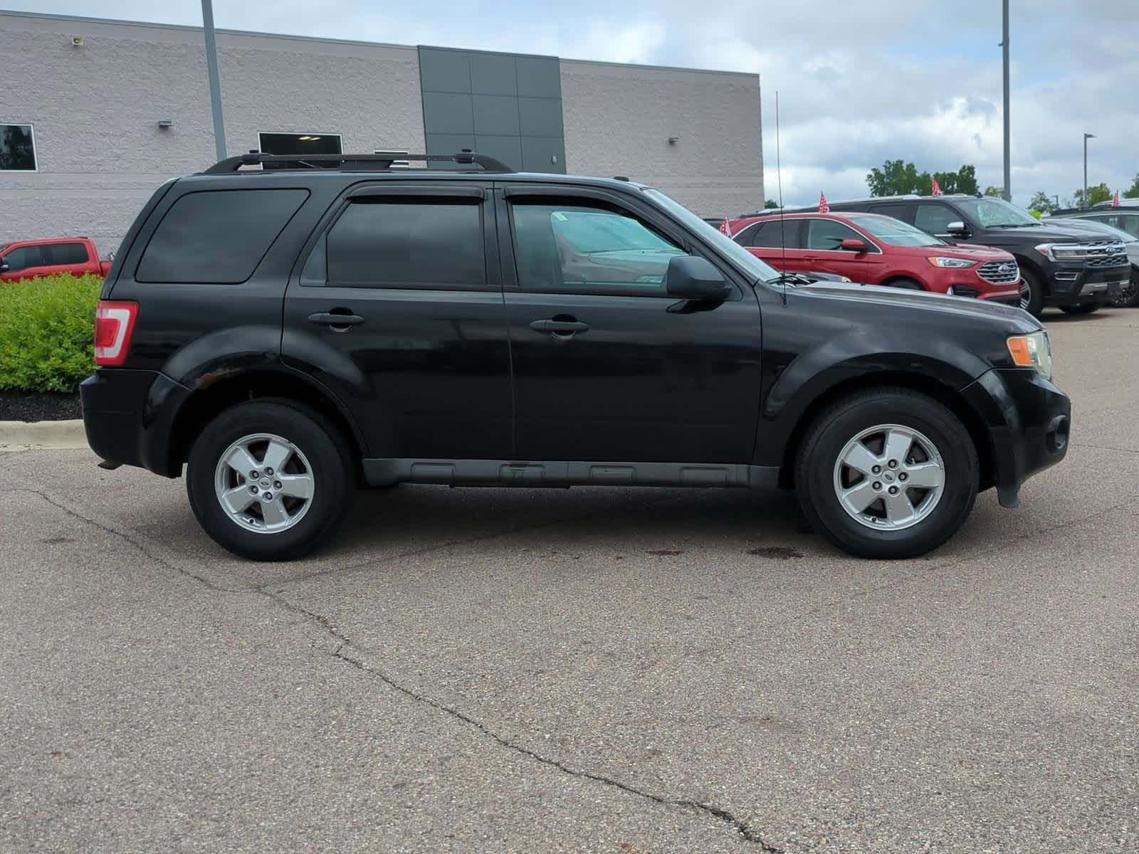Thumbnail: 2010 Ford Escape - 9