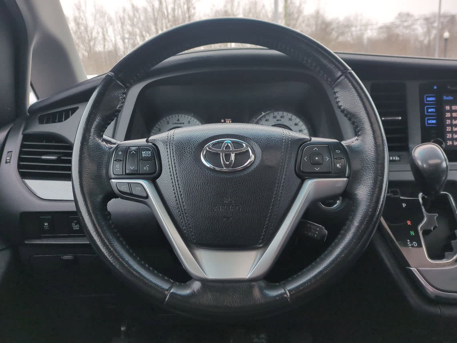 Thumbnail: 2015 Toyota Sienna - 26