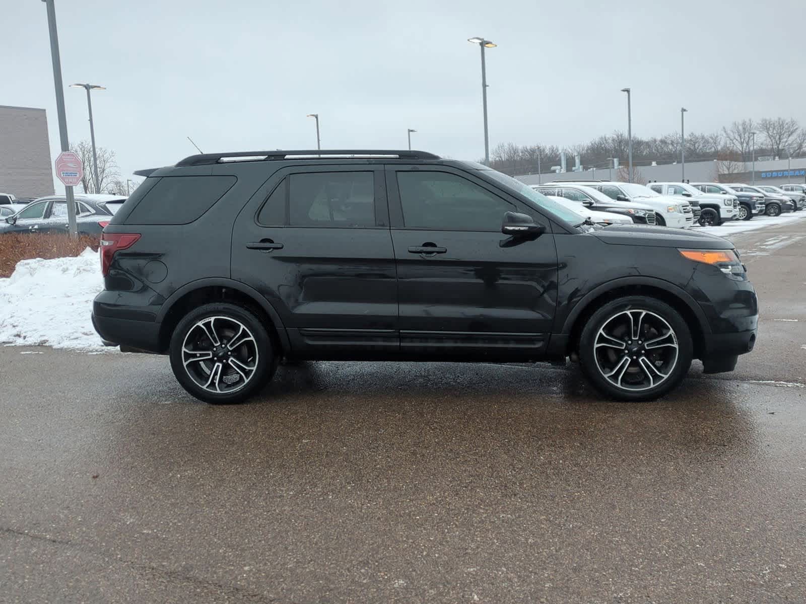 Thumbnail: 2015 Ford Explorer - 9