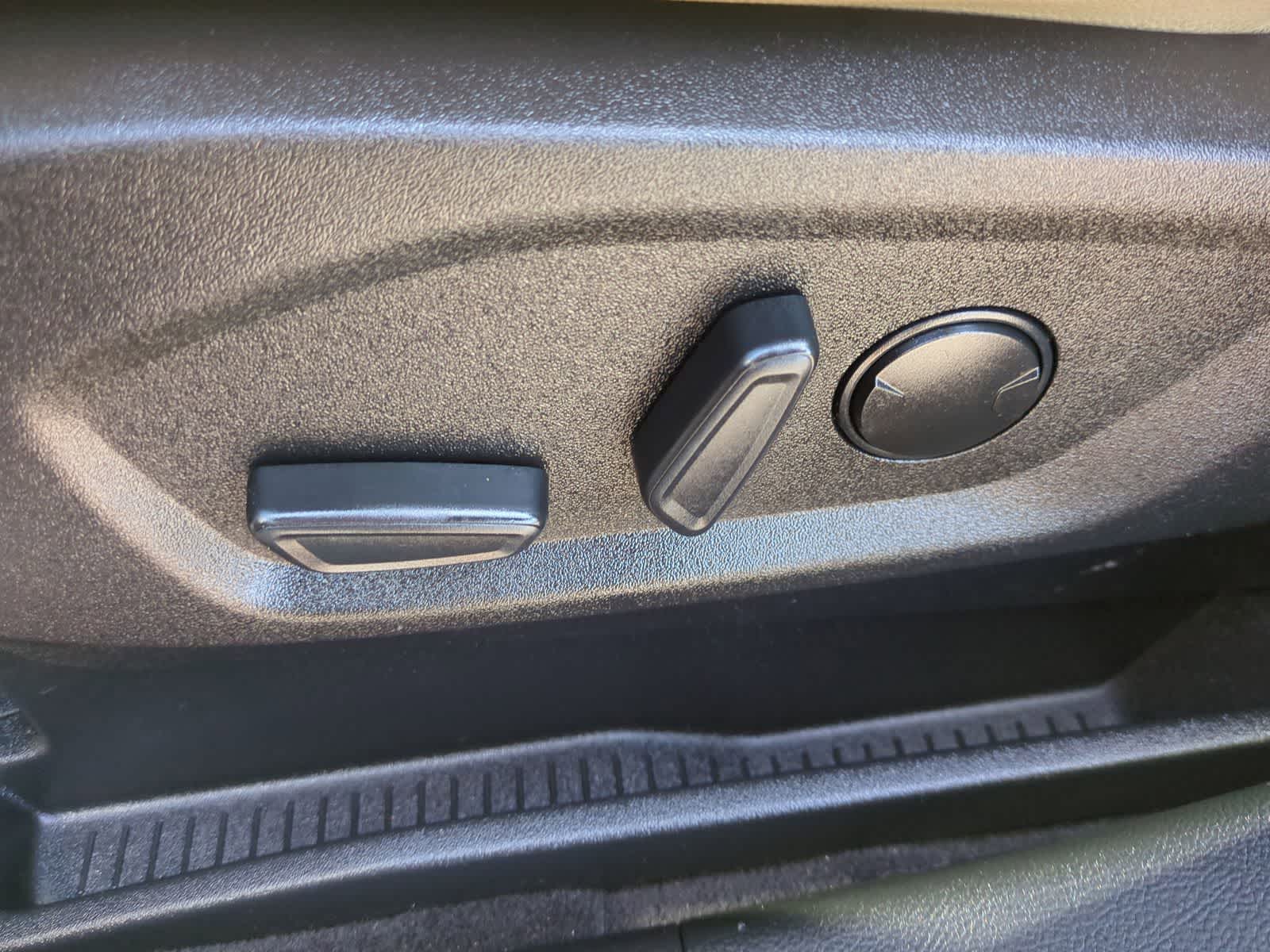 Thumbnail: 2023 Ford Edge - 17