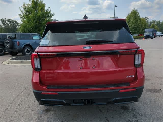 2025 Ford Explorer ST-Line 4