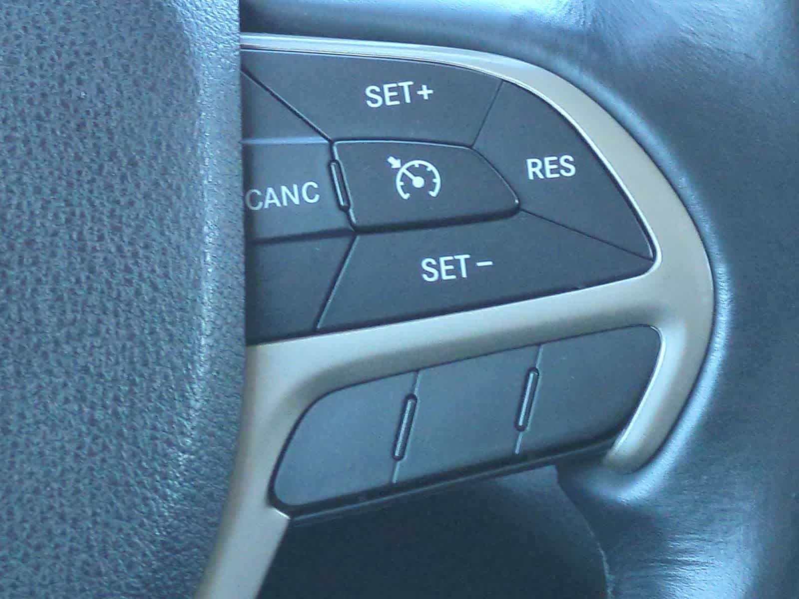 Thumbnail: 2016 Jeep Cherokee - 24