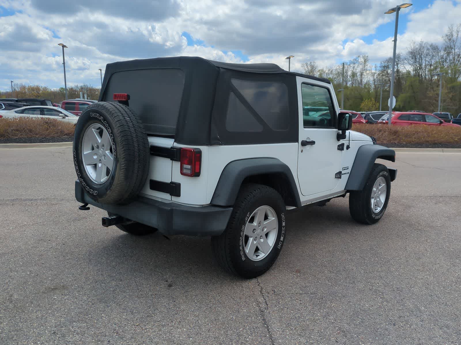 Thumbnail: 2016 Jeep Wrangler - 8