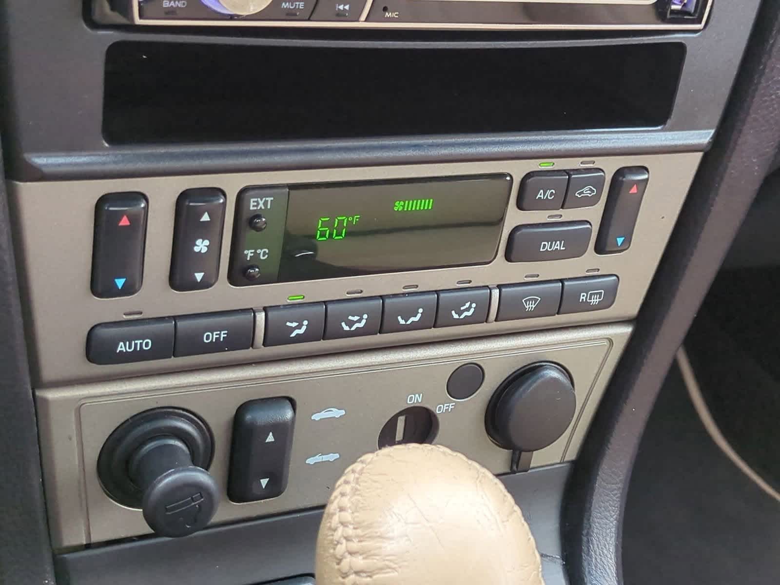 Thumbnail: 2004 Ford Thunderbird - 21