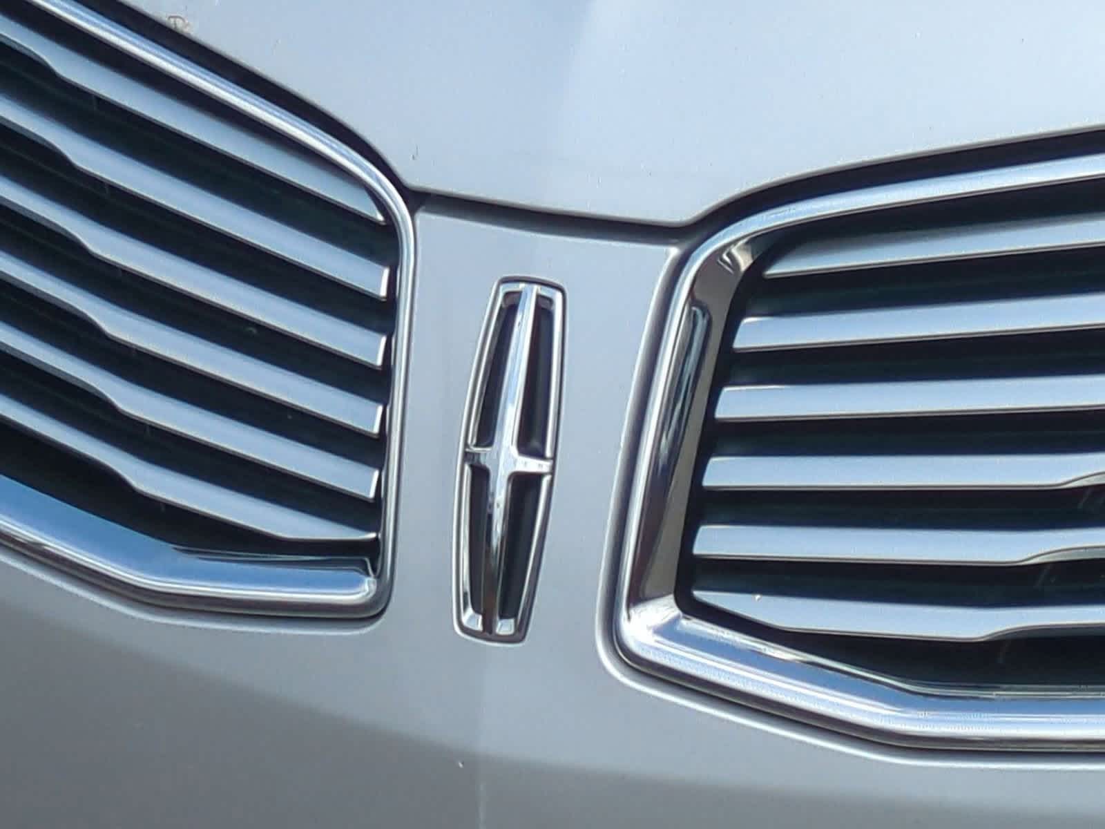 Thumbnail: 2015 Lincoln MKZ - 12