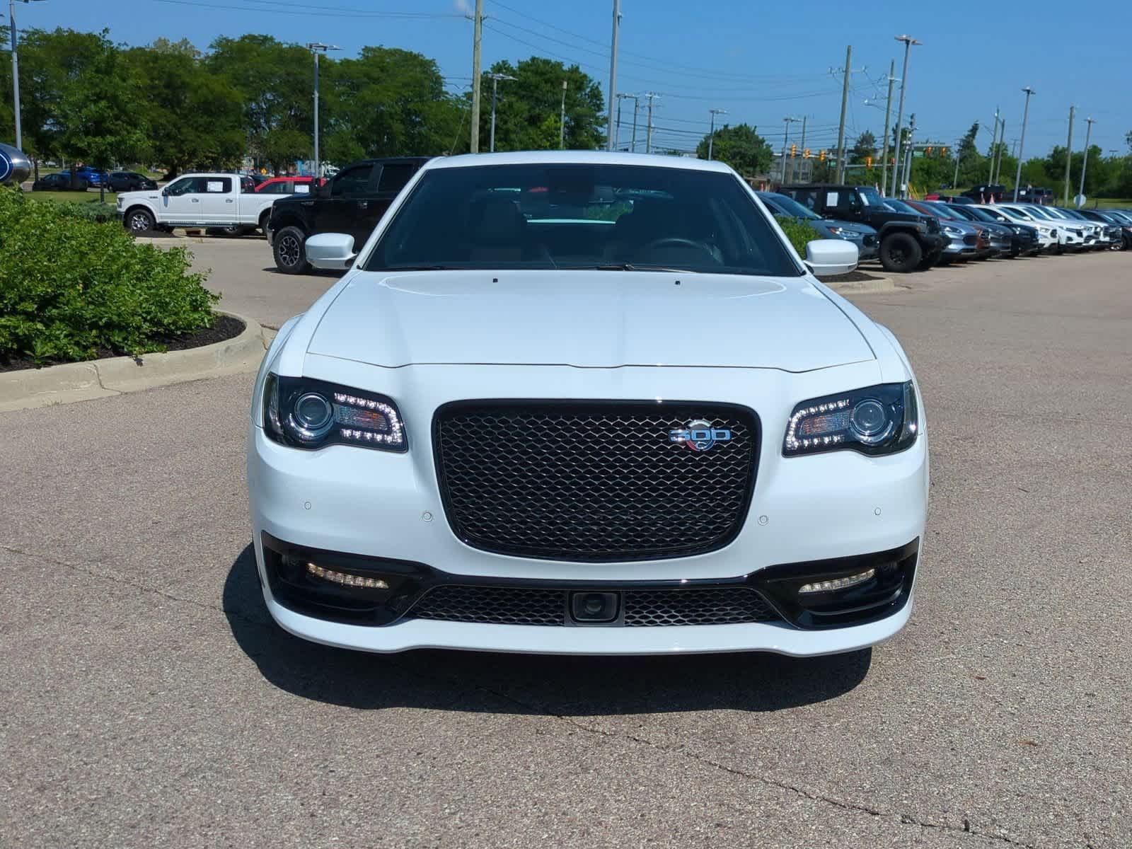 Thumbnail: 2023 Chrysler 300 - 3