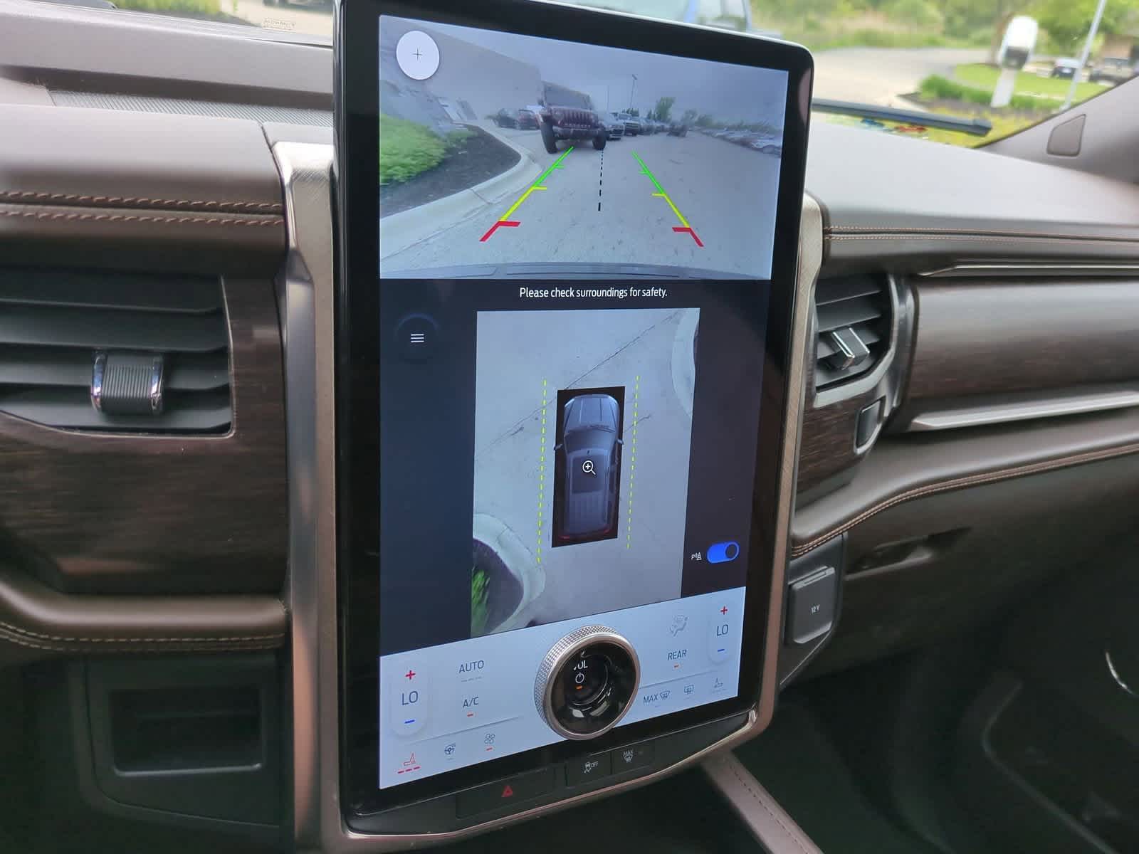 Thumbnail: 2022 Ford Expedition - 31