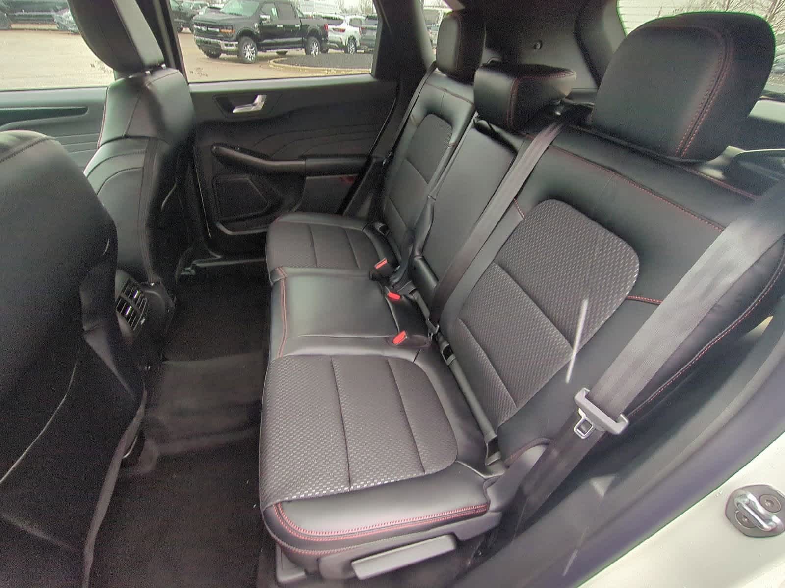 2025 Ford Escape ST-Line 18