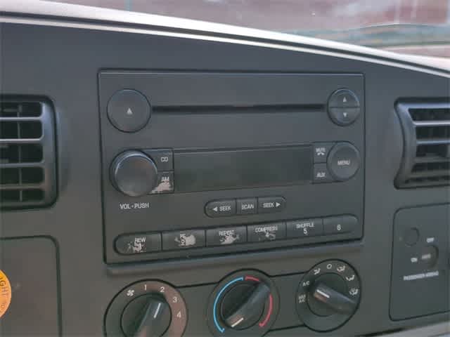 2005 Ford Econoline E-550 22