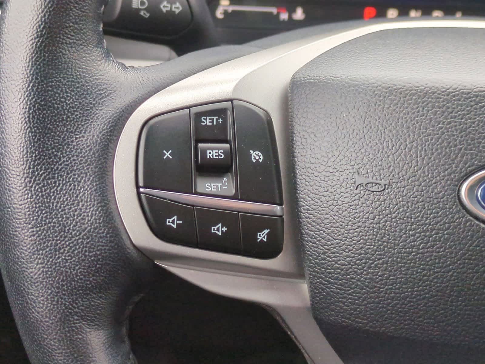 Thumbnail: 2022 Ford Explorer - 25