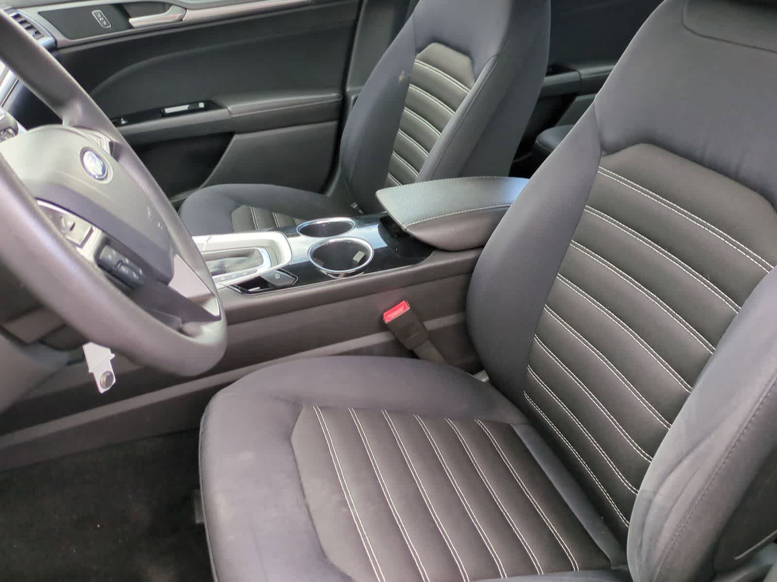 Thumbnail: 2013 Ford Fusion - 16