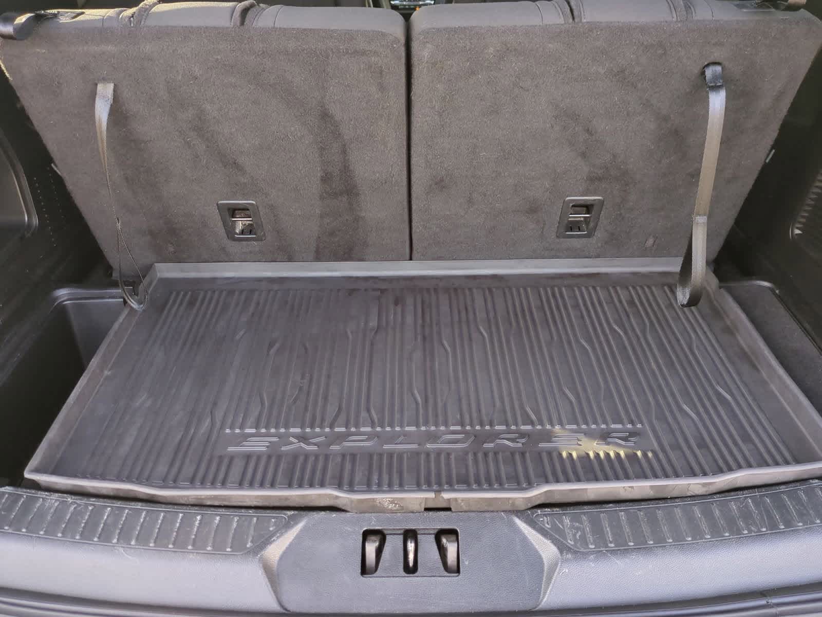 Thumbnail: 2020 Ford Explorer - 33