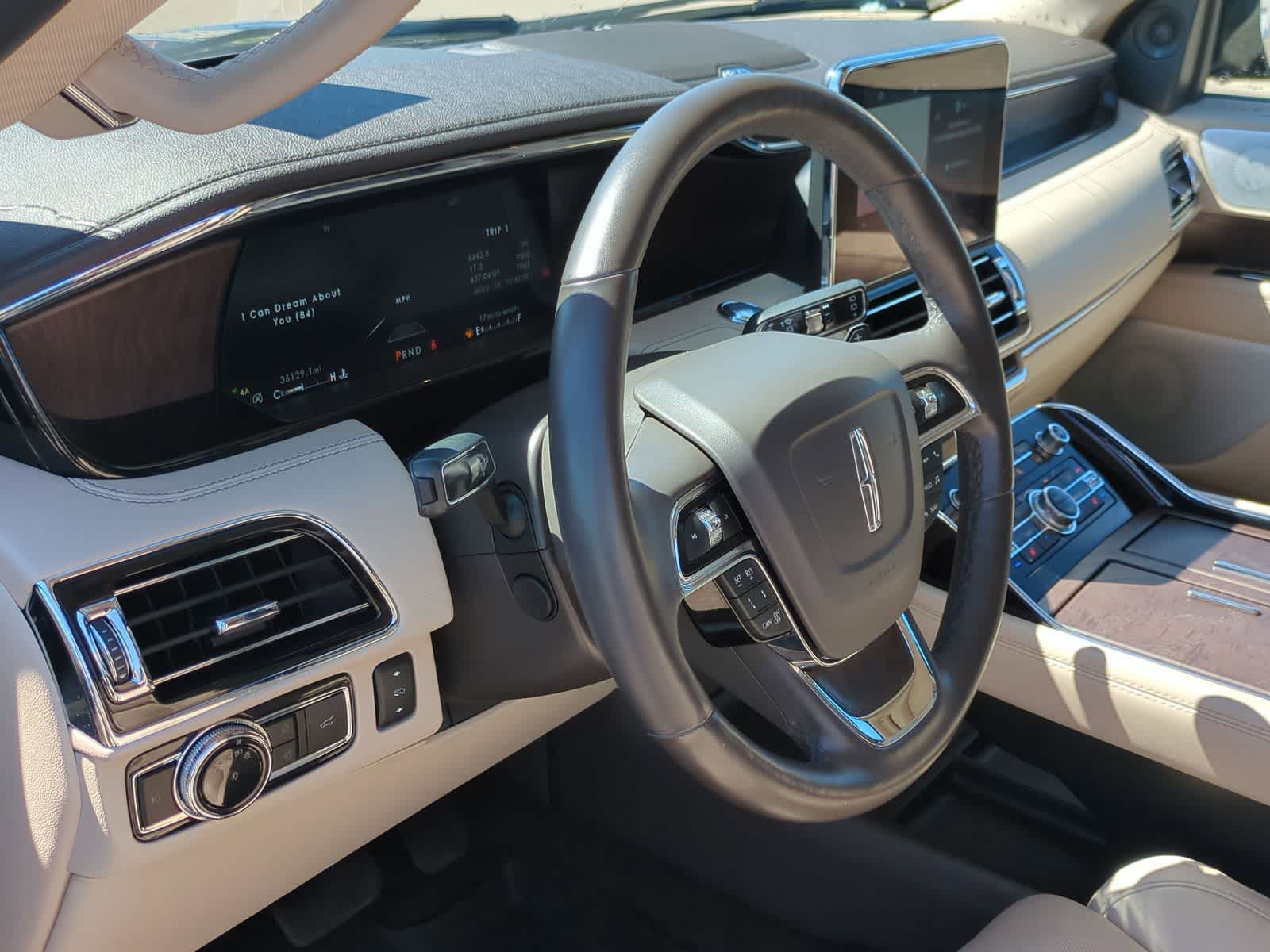 Thumbnail: 2021 Lincoln Navigator - 10