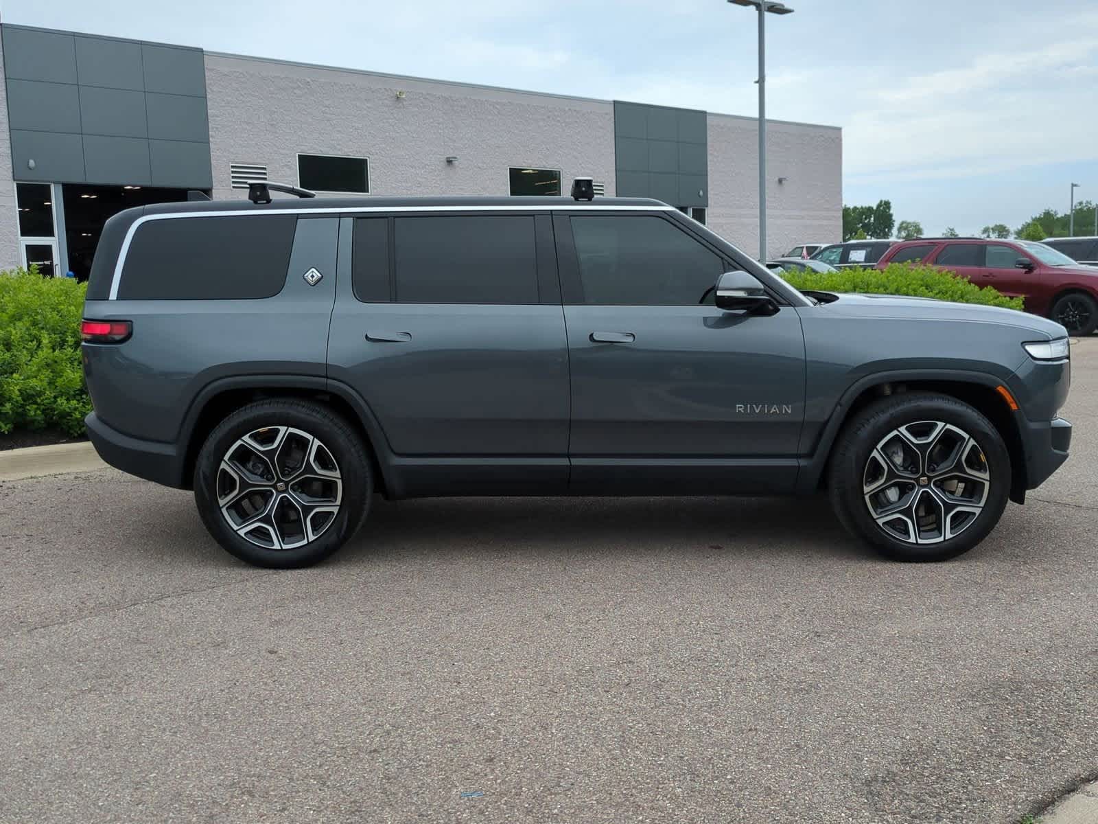 Thumbnail: 2024 Rivian R1S - 9