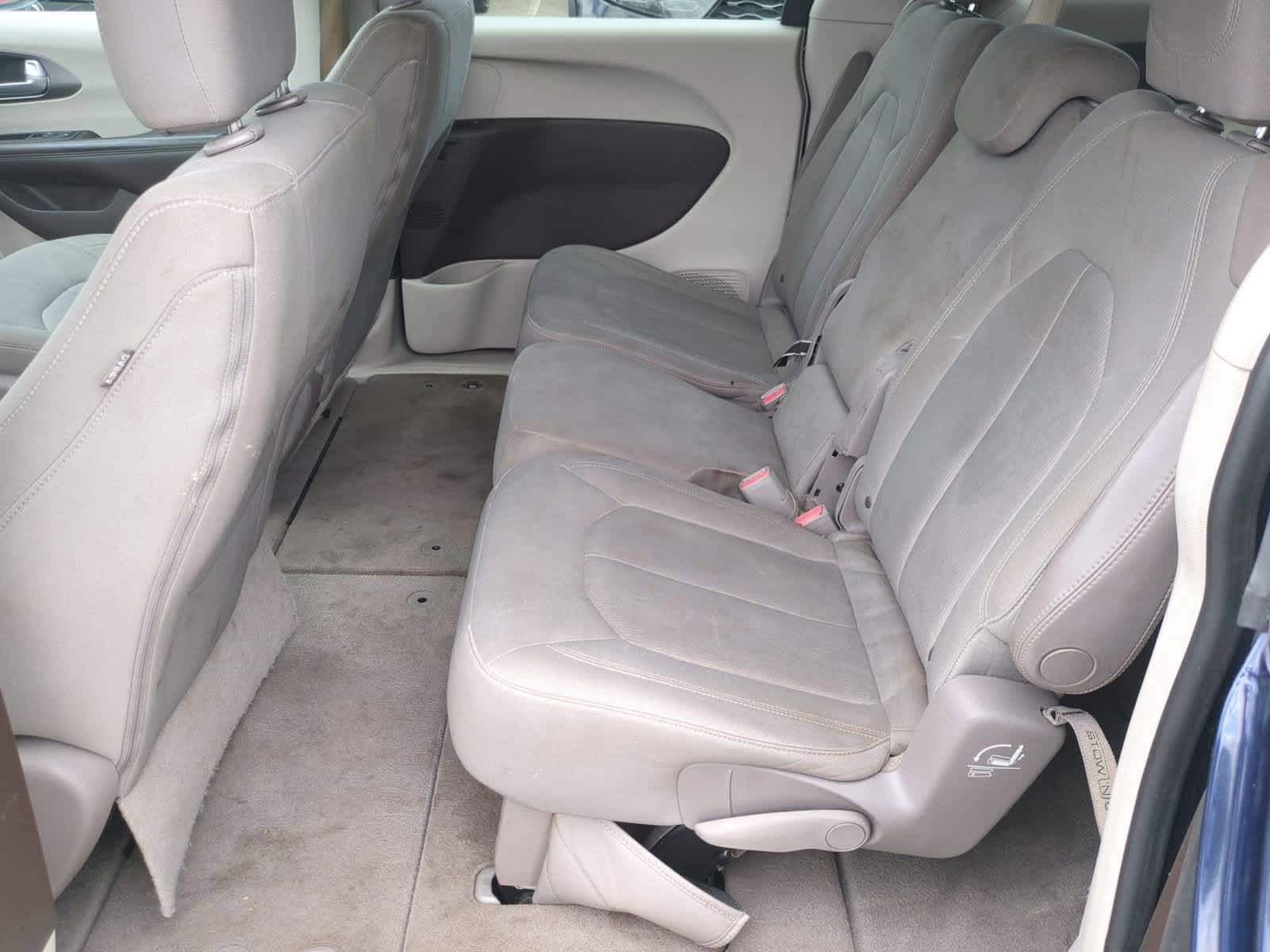 2017 Chrysler Pacifica Touring 19