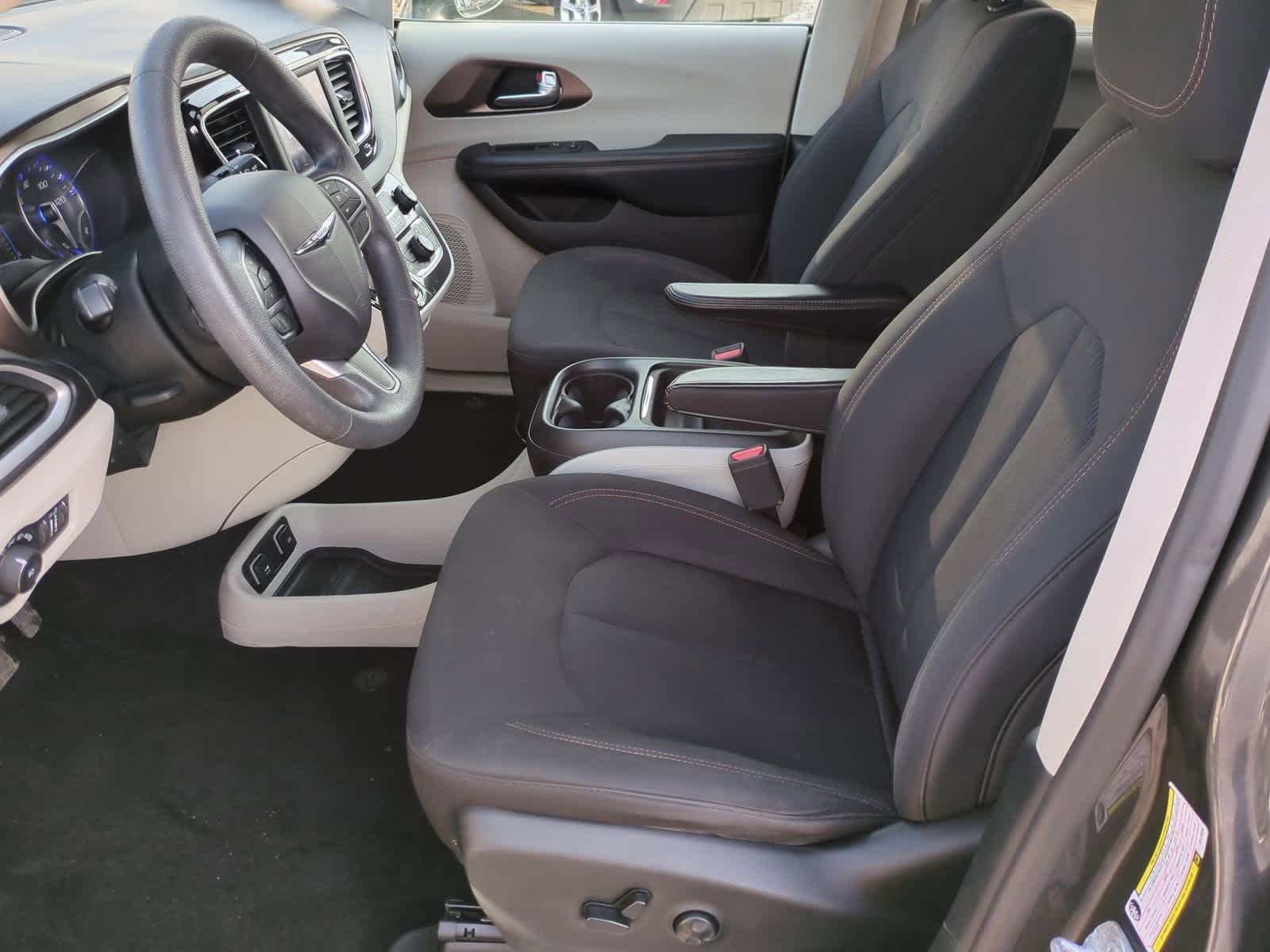 Thumbnail: 2018 Chrysler Pacifica - 16