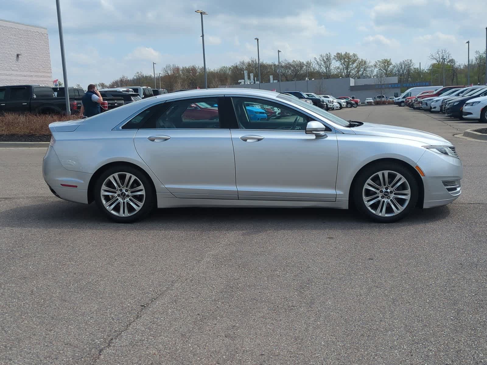 Thumbnail: 2015 Lincoln MKZ - 9