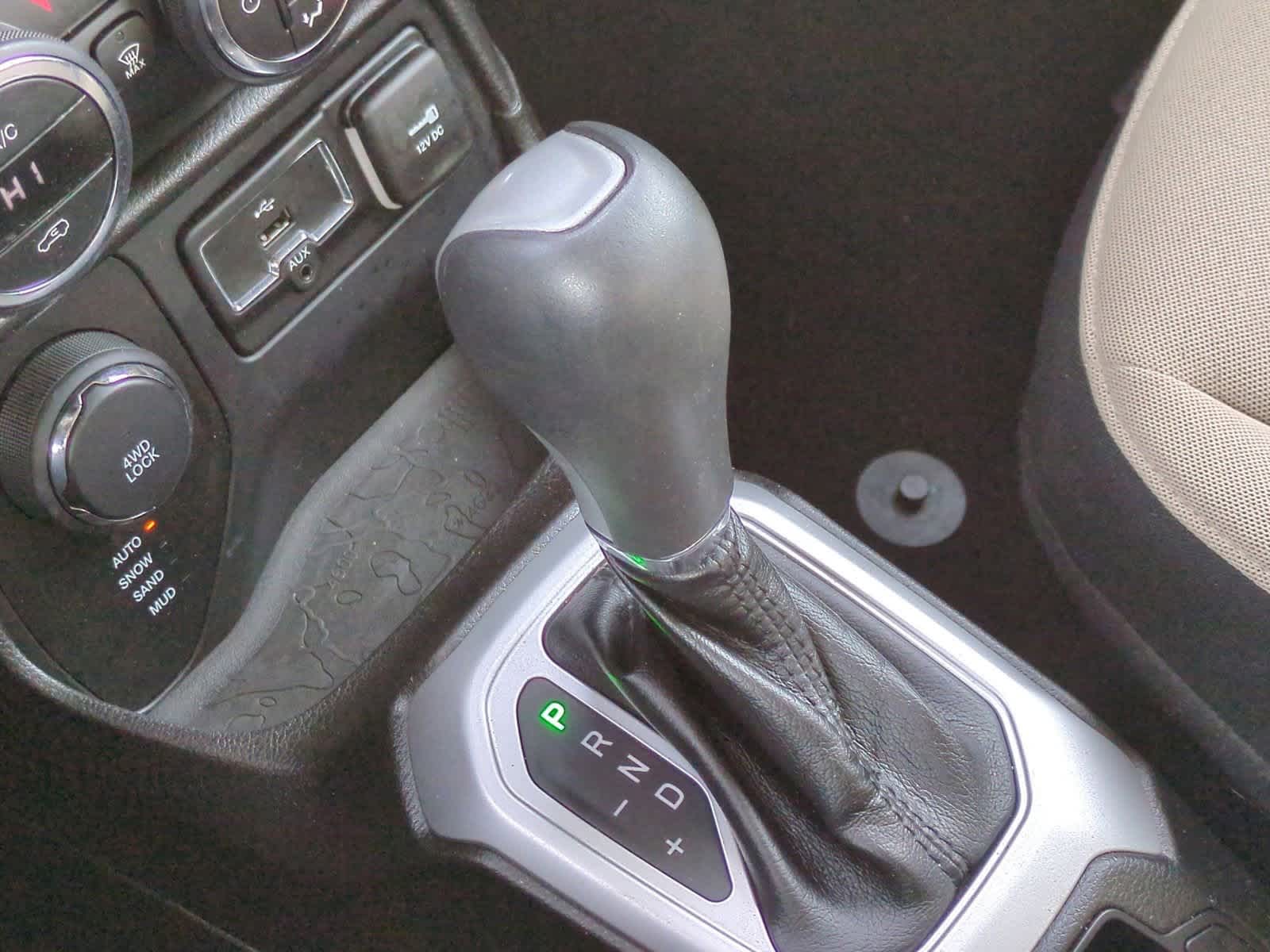 Thumbnail: 2015 Jeep Renegade - 32