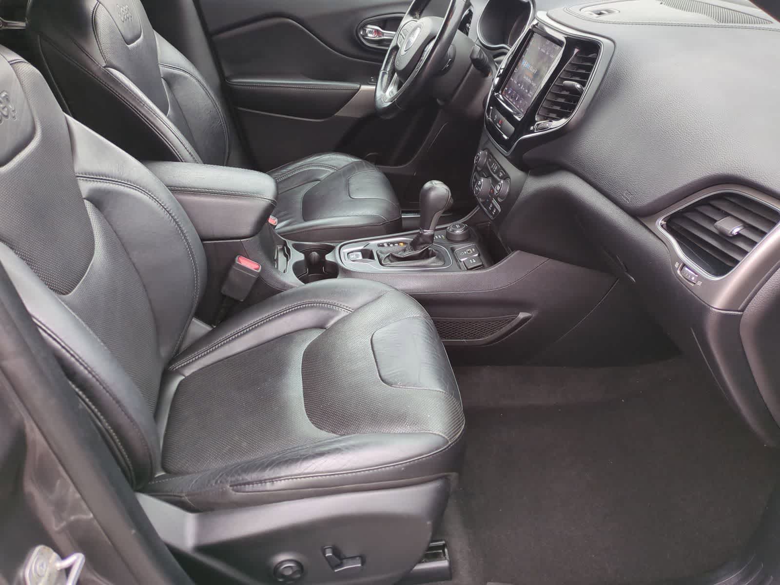 Thumbnail: 2020 Jeep Cherokee - 21