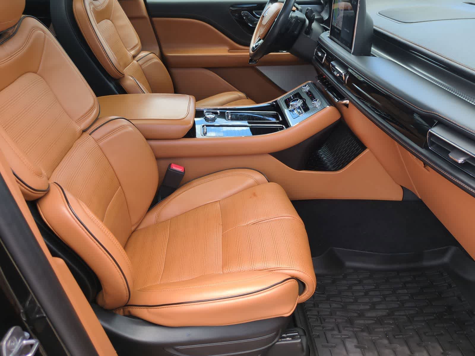 Thumbnail: 2021 Lincoln Aviator - 23