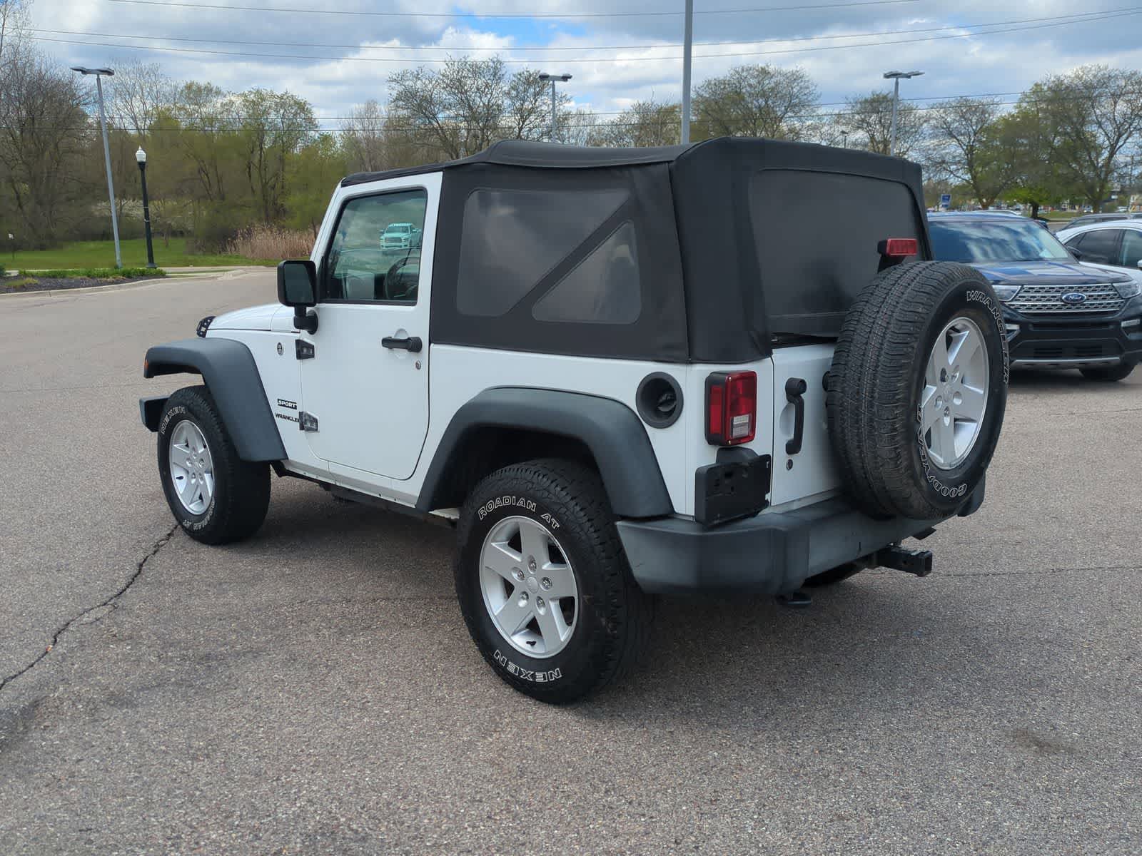 Thumbnail: 2016 Jeep Wrangler - 6