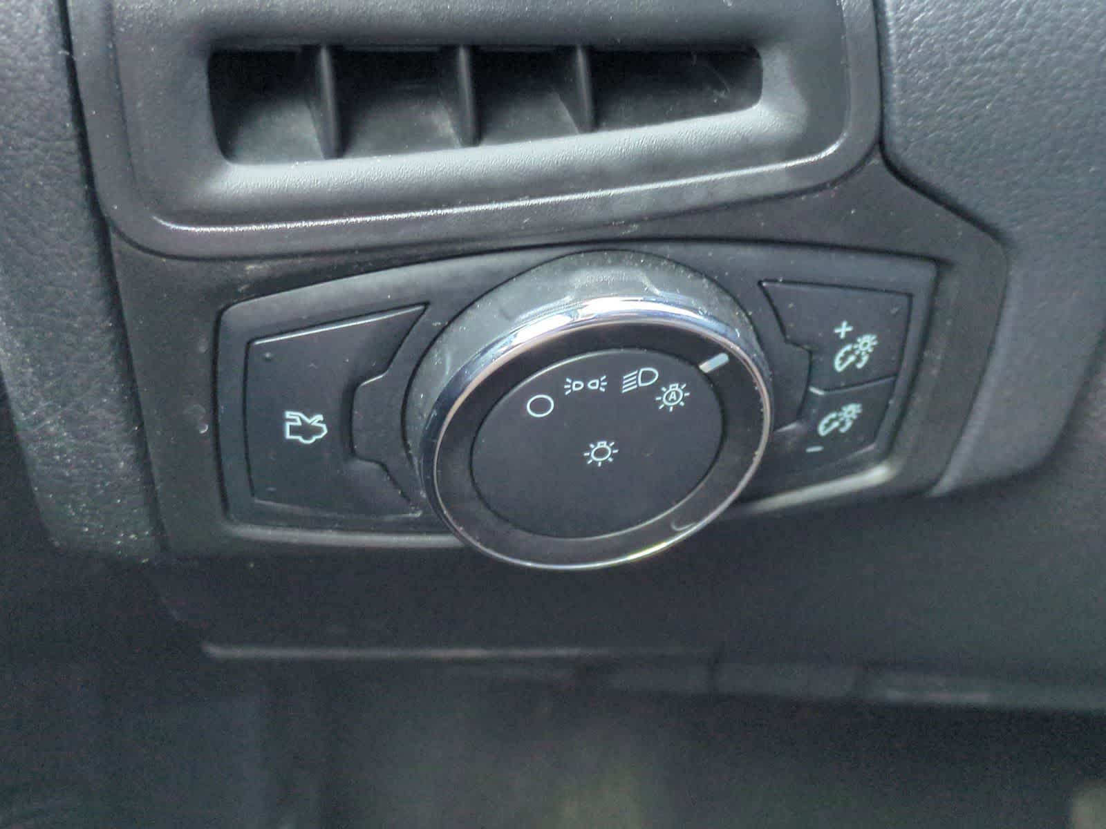 Thumbnail: 2014 Ford Focus - 28