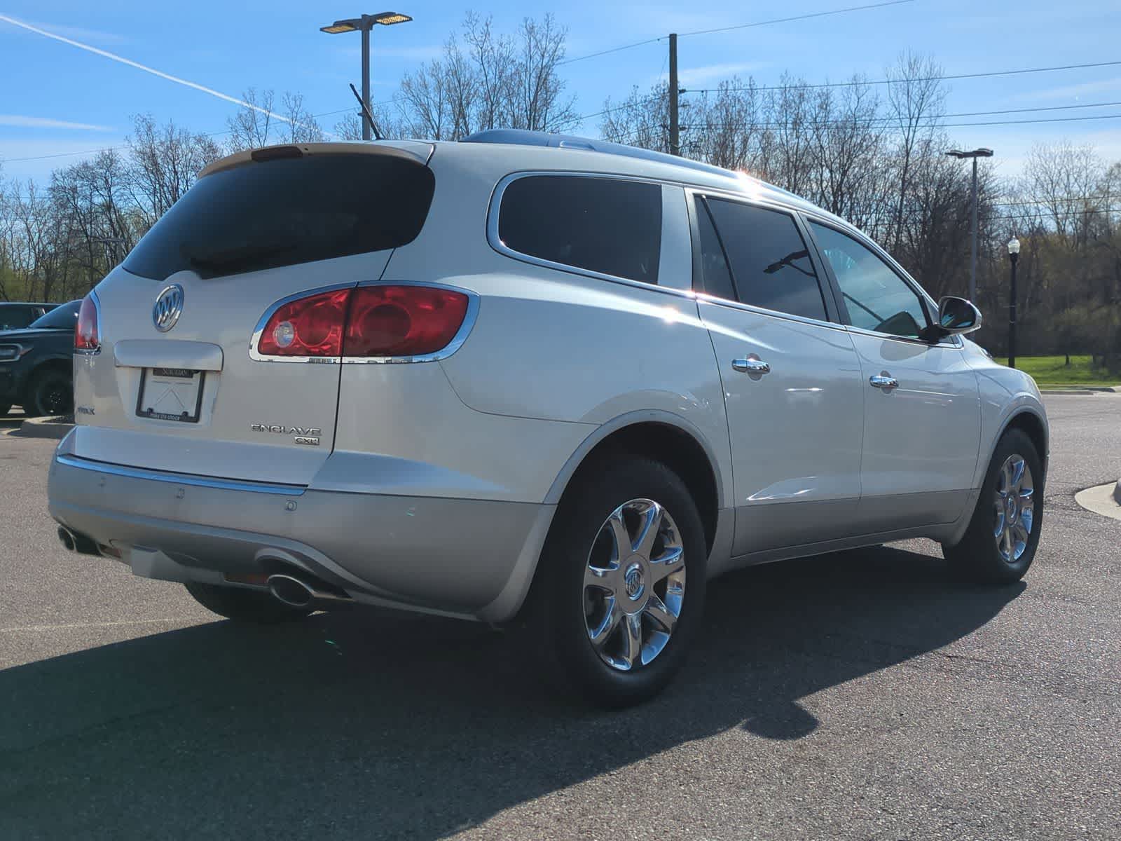 Thumbnail: 2010 Buick Enclave - 8