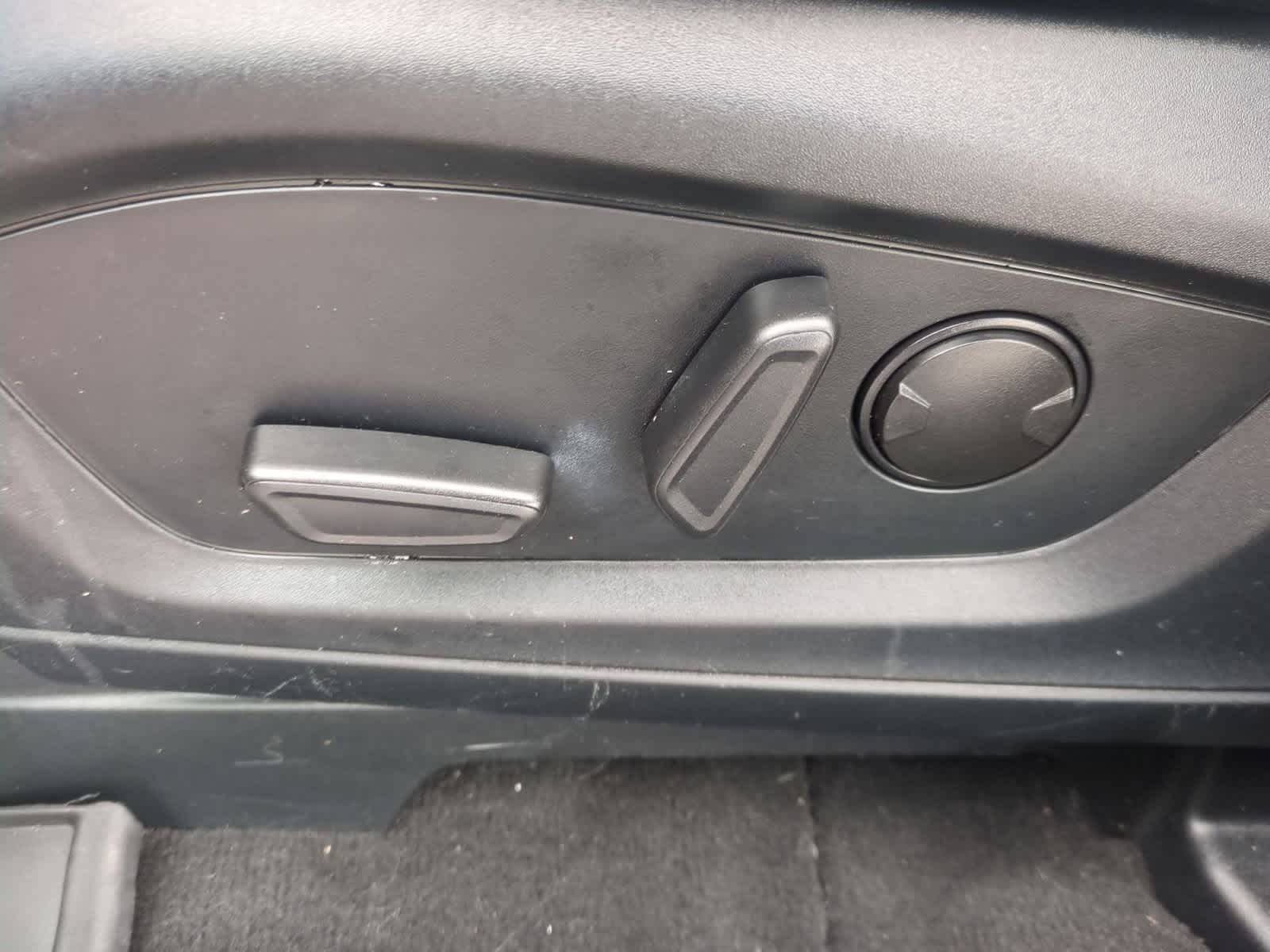 Thumbnail: 2022 Ford Explorer - 17