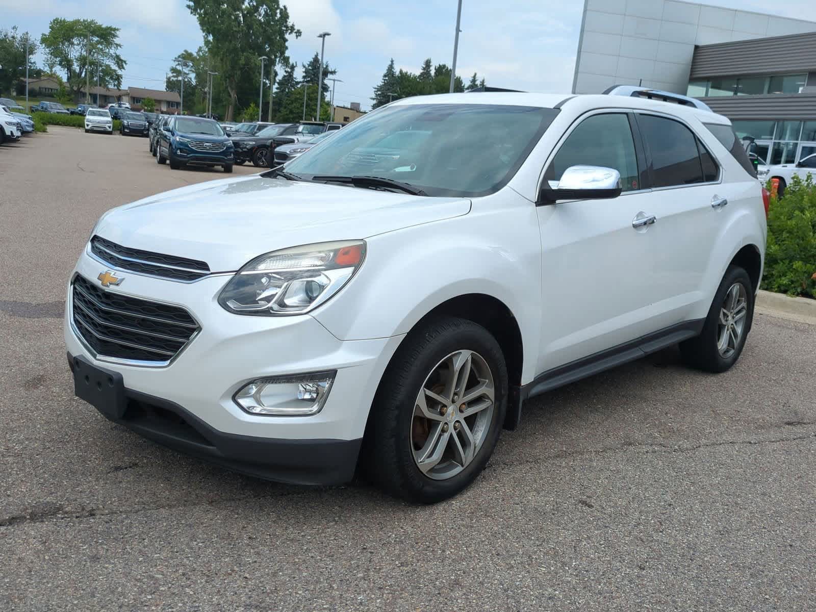 Thumbnail: 2017 Chevrolet Equinox - 4
