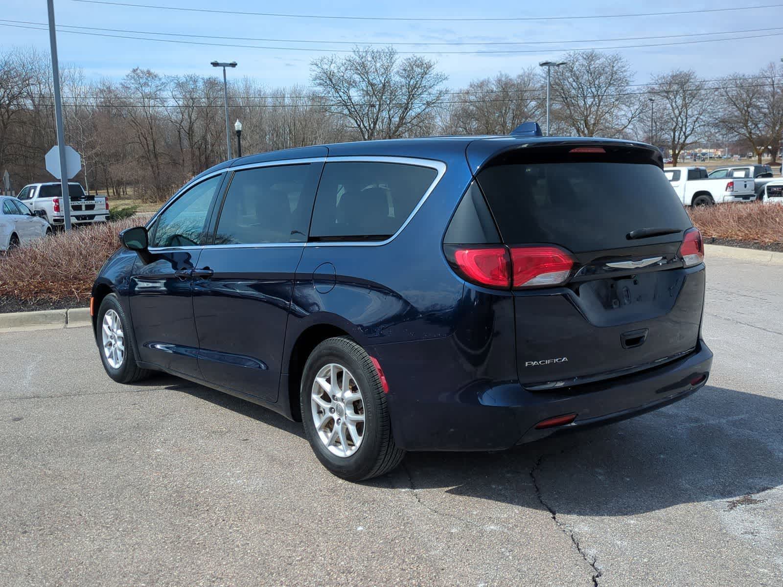 Thumbnail: 2017 Chrysler Pacifica - 6