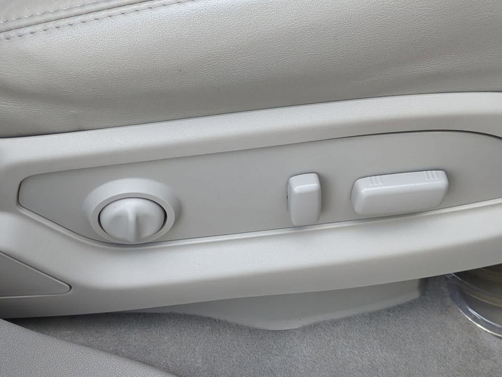 Thumbnail: 2011 Buick Enclave - 17