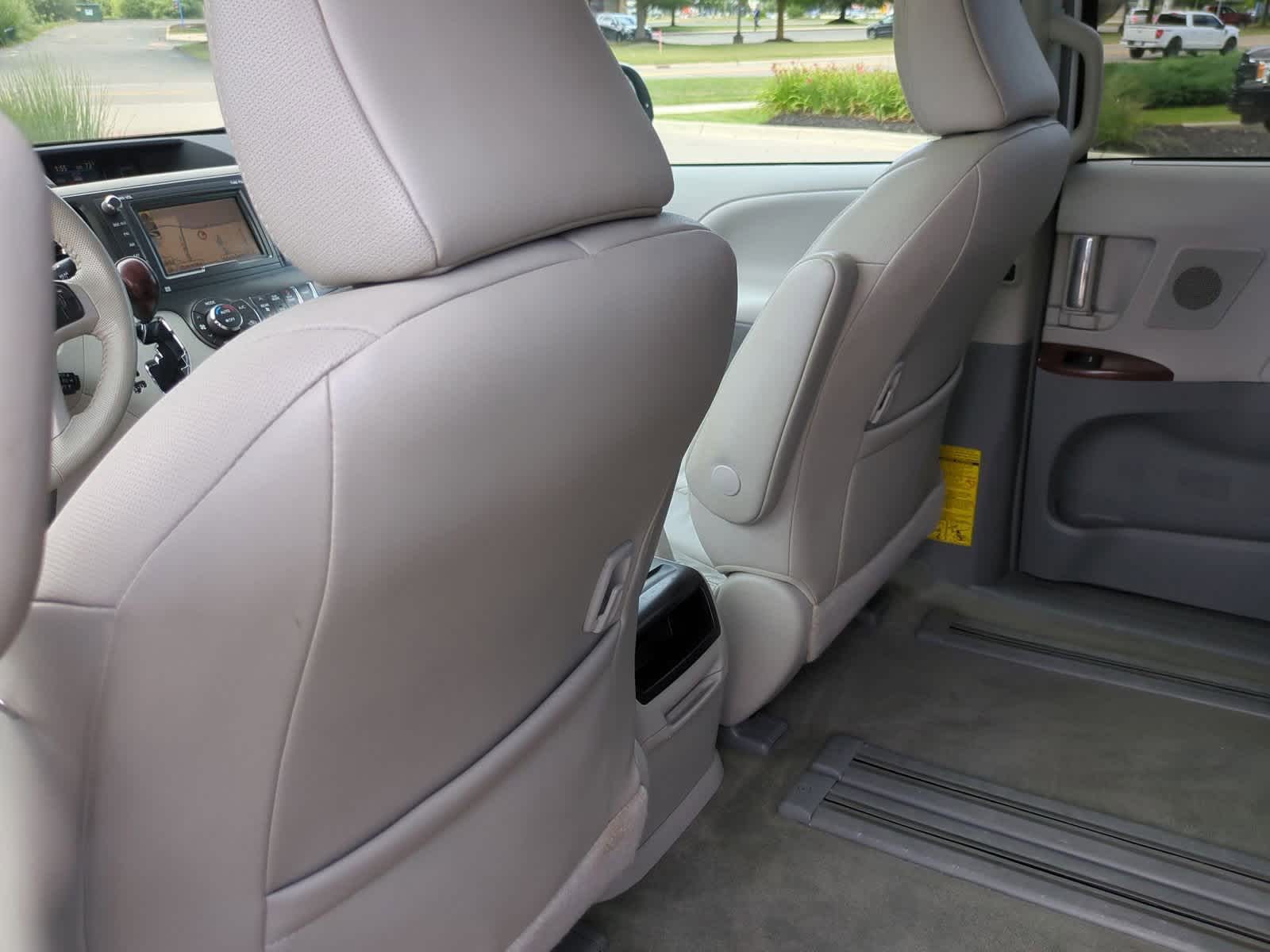 Thumbnail: 2011 Toyota Sienna - 18