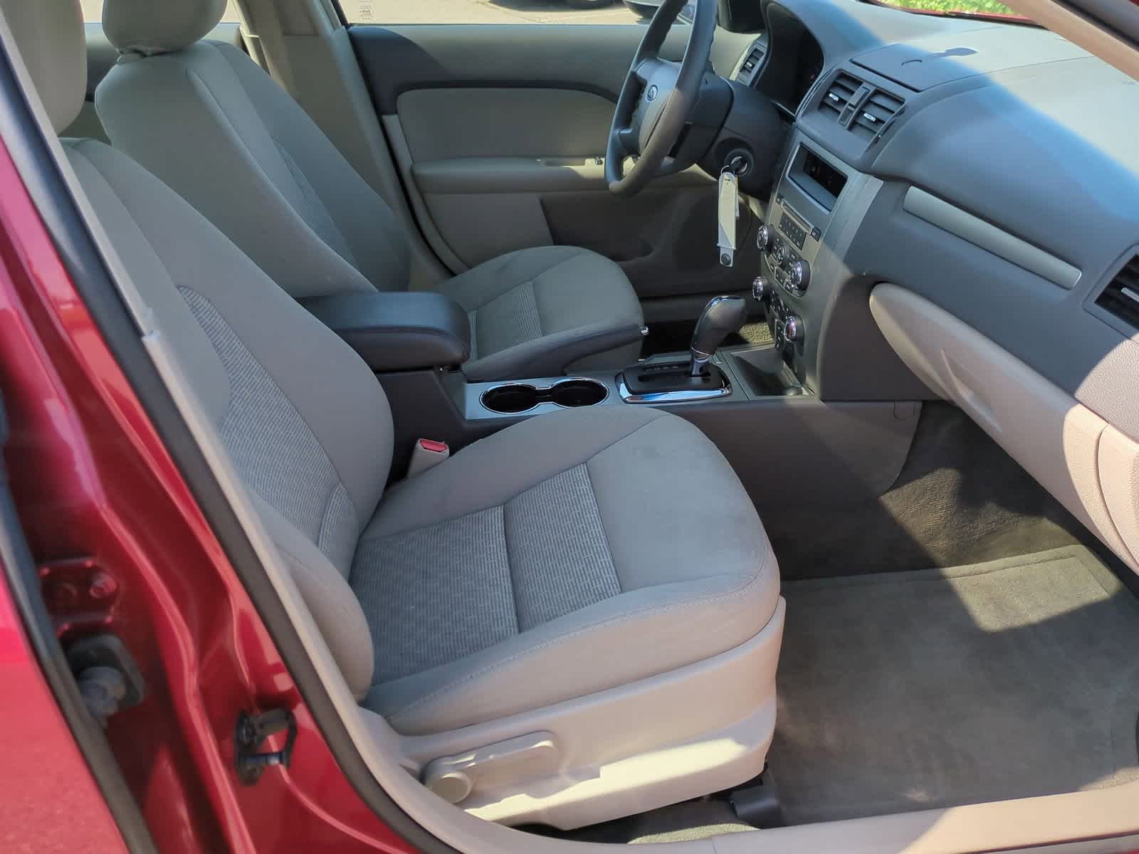 Thumbnail: 2010 Ford Fusion - 23