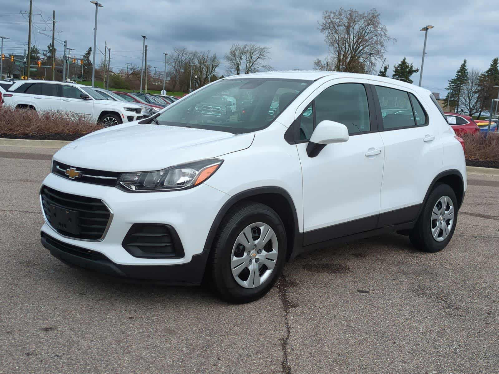 Thumbnail: 2017 Chevrolet Trax - 4