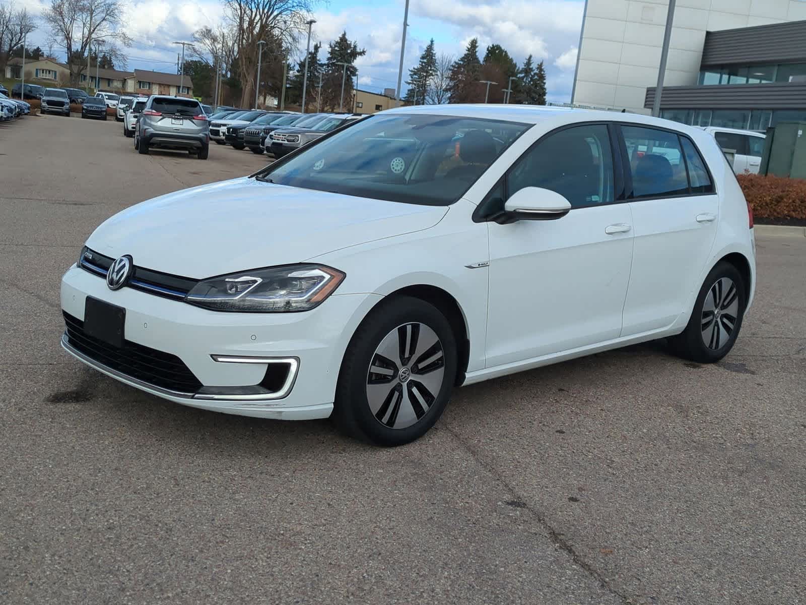 Thumbnail: 2017 Volkswagen e-Golf - 4