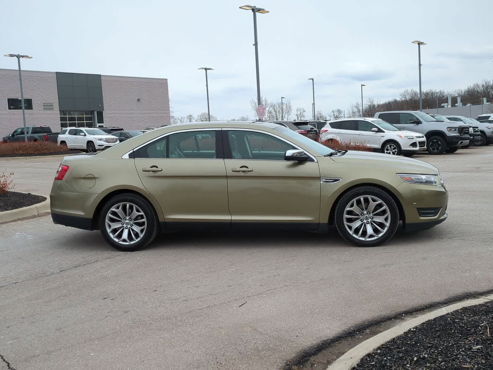 Thumbnail: 2013 Ford Taurus - 9