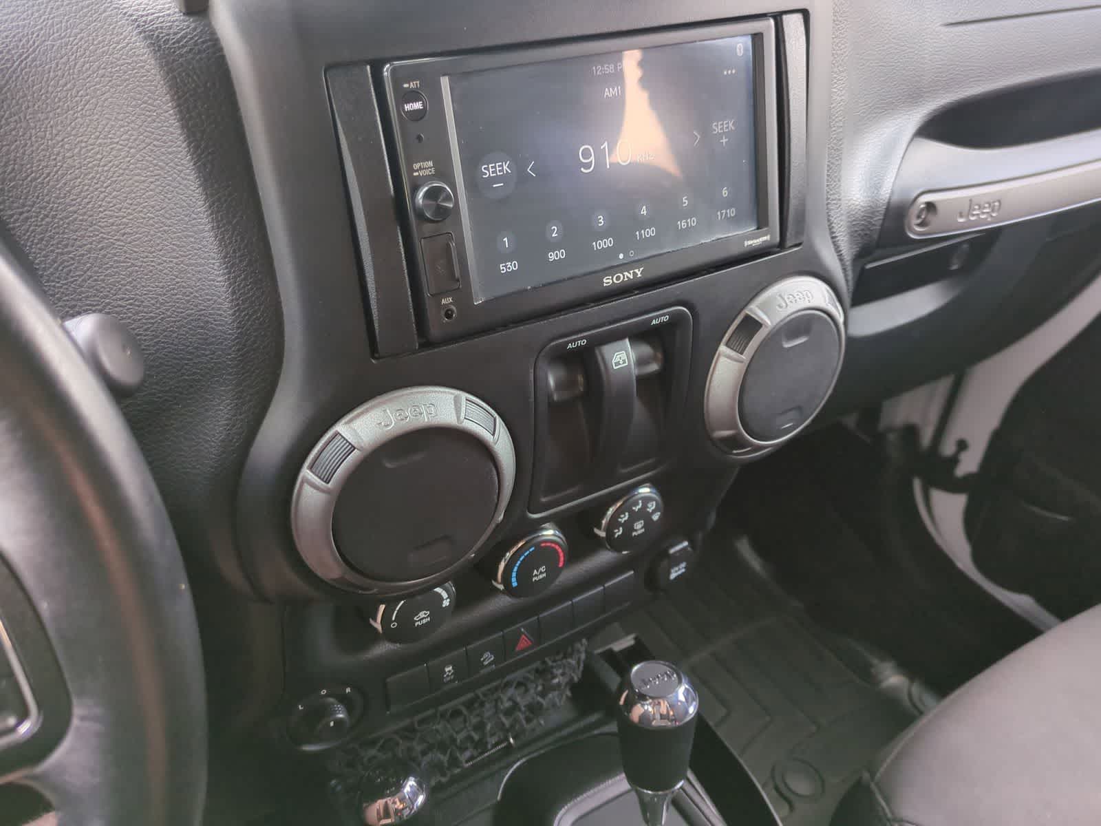 Thumbnail: 2016 Jeep Wrangler - 26