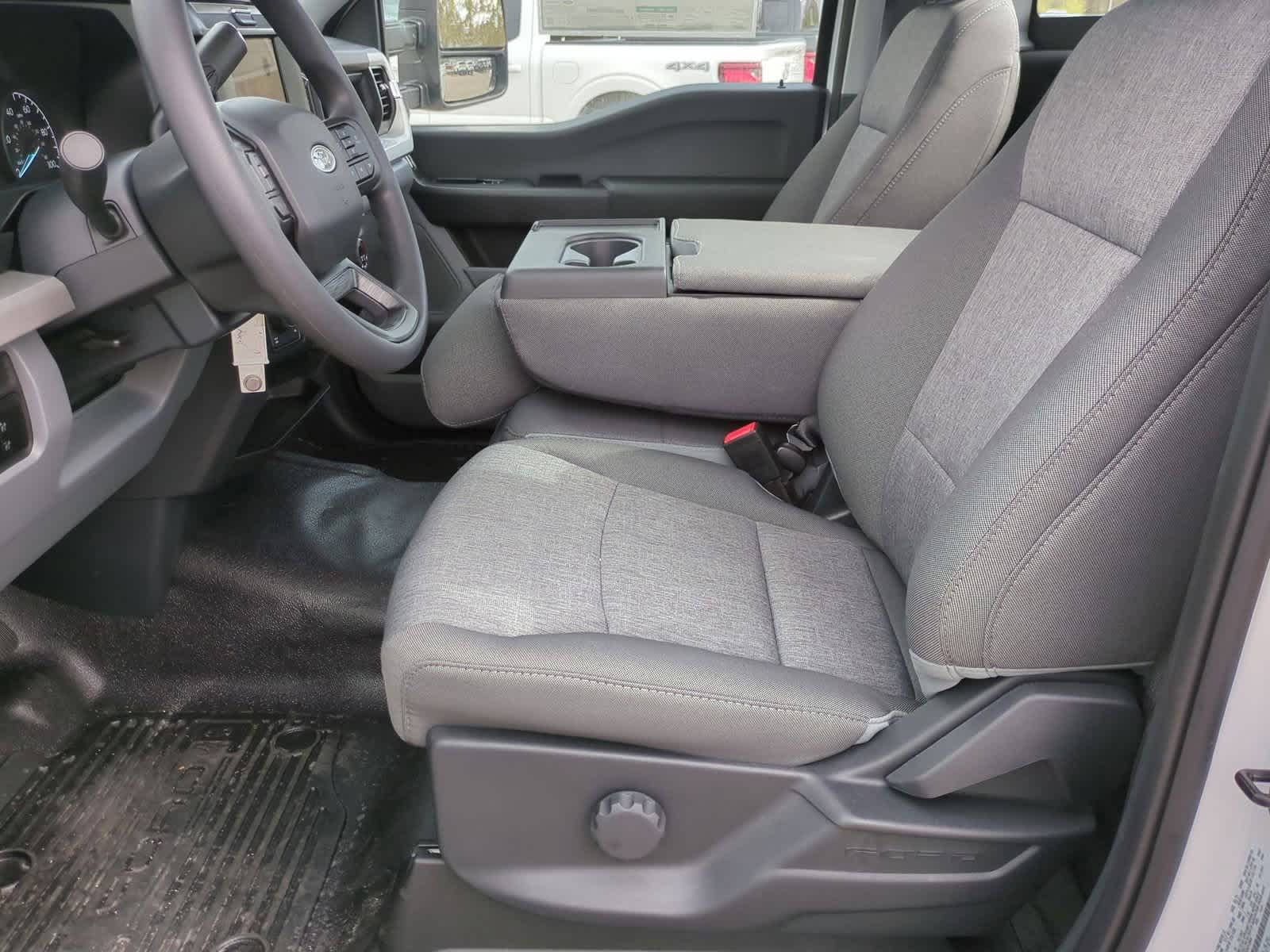 Thumbnail: 2025 Ford Econoline - 16